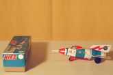 Friction Powered Nike Rocket im Atomic / Space Age Design - Weltall-Spielzeug für Jungs