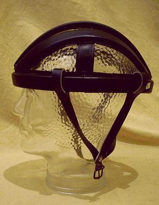 Leder-Helm bei Radrennen der 50er / 60er - nicht jeder nutzte diese Sicherheit beim Radfahren