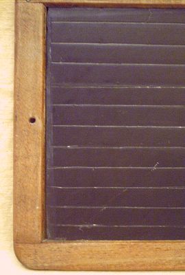 antike Schiefertafel als Schulschreibtafel - heute ist die Tafel schick als Memobrett