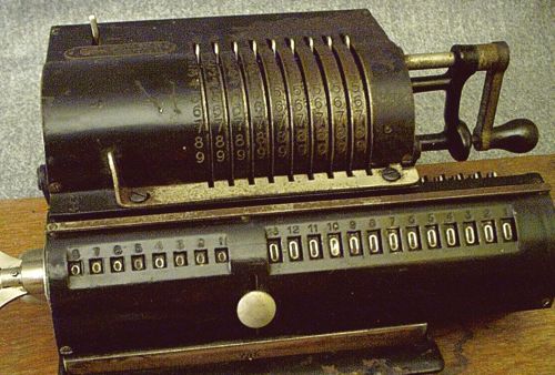 mechanischer Rechner - Taschenrechner frs Bro der 1920er Jahre