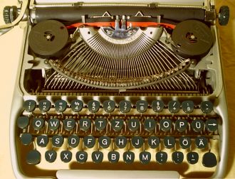 BRILLANT Junior Schreibmaschine - günstiger Nachbau der OLIVETTI Lettera 22