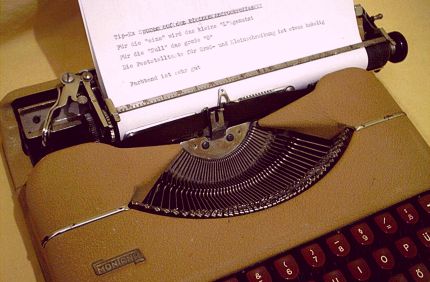 kompakte Bauweise der MONTANA Schreibmaschine luxe wie HERMES Baby