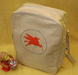 MOBIL Beuteltasche mit rotem Pegasus Logo