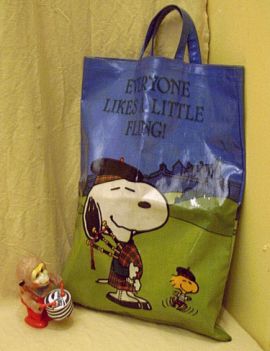PEANUTS Tasche mit Snoopy & Woodstock in Schotten-Verkleidung als stylische Einkaufstasche