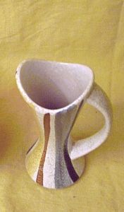 RUSCHA zelebriert in den 50s den typisch bunten Pinselstrich an allen Vasen