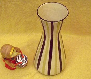 WÄCHTERSBACH gibt sich klassisch in Streifen-Design - die Vase für den Alltag