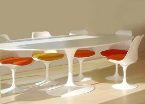 Eerio Saarinen Tisch - der Designklassiker von KNOLL Int.