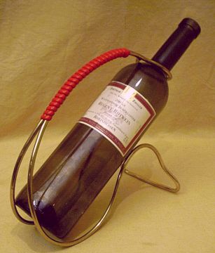 Flaschentrger bzw. Weinwiege frs elegante Einschenken von Rotwein, Weiwein und Prosecco auf Party