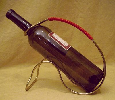 Flaschentrger frs elegante Einschenken von Rotwein, Weiwein und Sekt auf 1950er Party