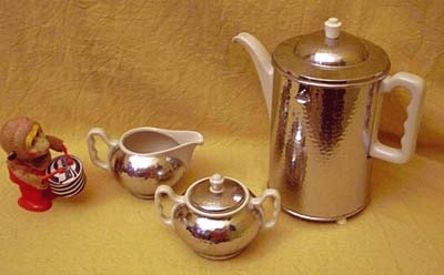 Bayrisches Milchknnchen und Zuckerdose aus Porzellan mit fester Isolierhlle zur KOENIGSZELT Kaffeekanne der 1950er Jahre