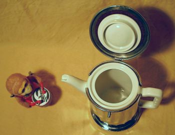 Kaffeekanne als SCHULTE, UFER & SHNE Thermisol Thermoskanne der 1930er Jahre - in Zeiten Stromsparen angesagt zum Kaffee