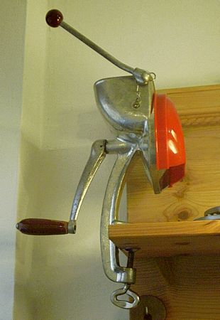 JUPITER Fortuna Reibemaschine - die Kchenmaschine fr geraspeltes Obst und Gemse zum Kochen