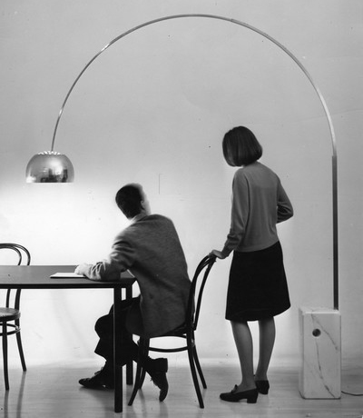 Arco Bogenleuchte von FLOS - Stehleuchte im schicken Bogen der 60er Jahre Design