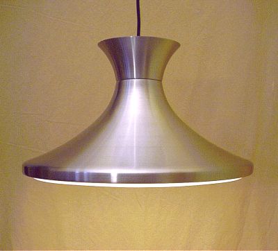 ERCO Hängelampe im Space / Atomic Age Design der Sixties - Kunststoffringe für blendfreies Licht