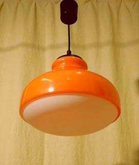 Blendfreies Licht der Hngelampe im Siebziger Design