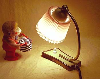 Nachttischleuchte im bonbonfarbenen Mid Century Design der 50er