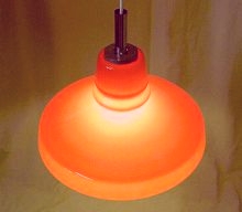 Breite Hngelampe in rotem Glas - verfhrerisches Licht