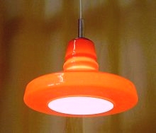 Breite Hngelampe in rotem Glas - verfhrerisches Licht