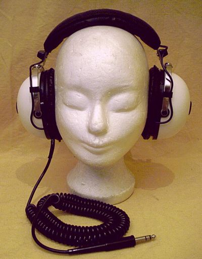 Pioneer Headphones vgl. mit Sennheiser, AKG und Philips